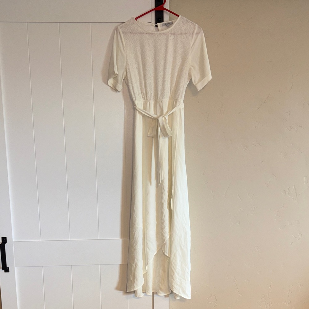 Elegant White Maxi Dress